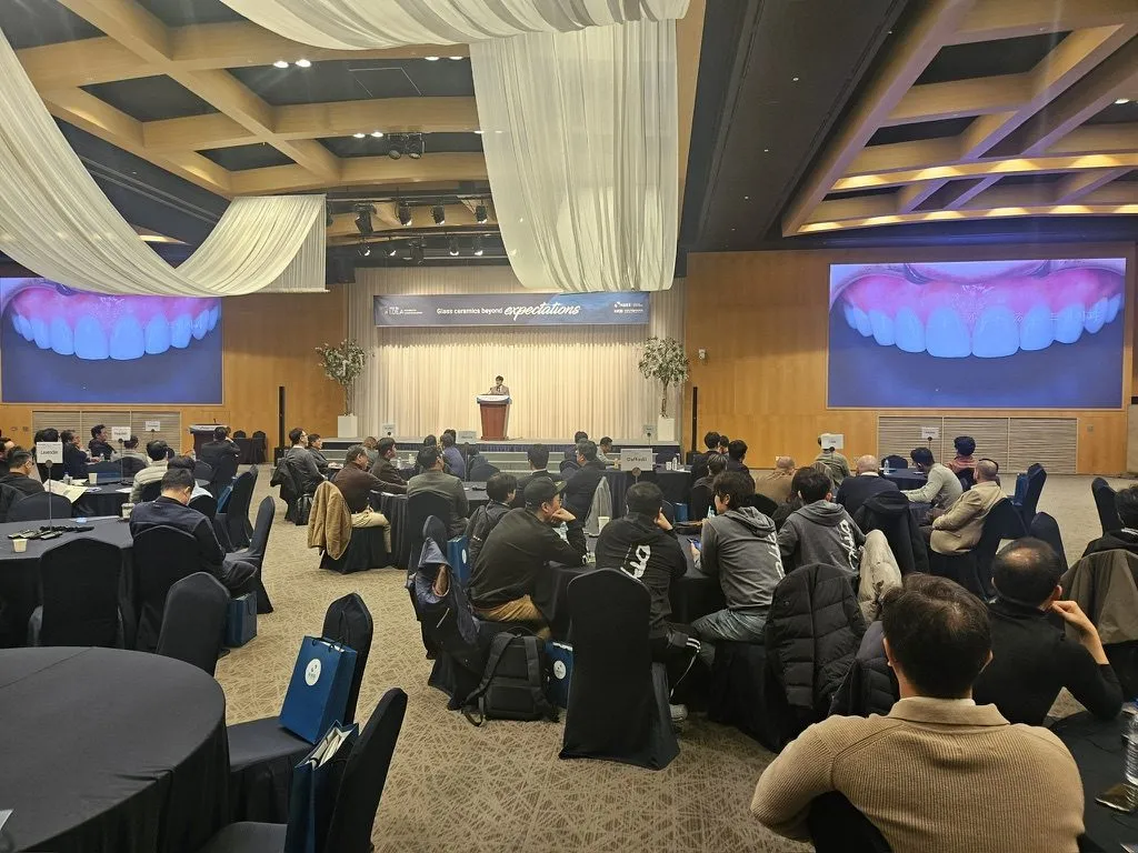 The I.DE.A forum hall — presenting laminate veneer clinical cases
