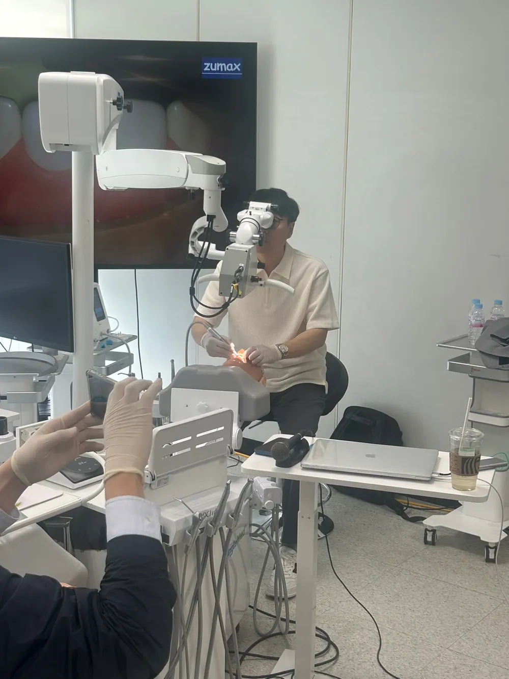 矯正後因牙齒形狀或大小問題進行陶瓷貼片的案例 — 圖12