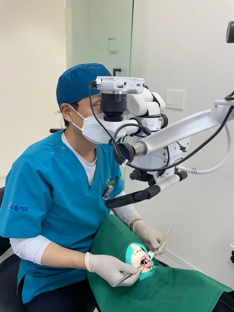 Điều trị Veneer sử dụng kính hiển vi