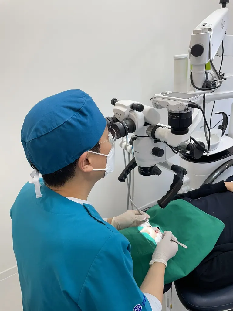 Điều trị chính xác bằng kính hiển vi